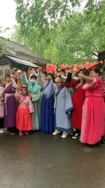 舞台剧吃瓜群众是谁主演,揭秘主演阵容，演绎人间百态