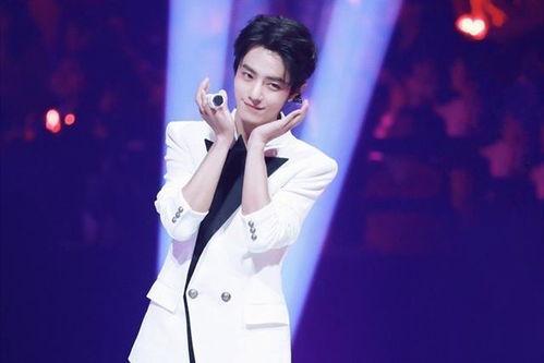 肖战吃瓜群众粉,从吃瓜群众到粉丝的蜕变之路