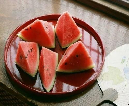 当个吃瓜群众的句子,吃瓜群众视角下的社会百态